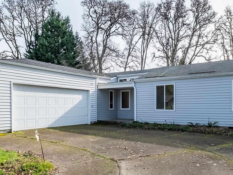 1st image of 1062 33rd Ave SW