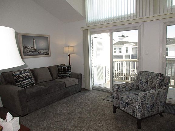 3rd image of 4400 Pleasure Ave APT 305