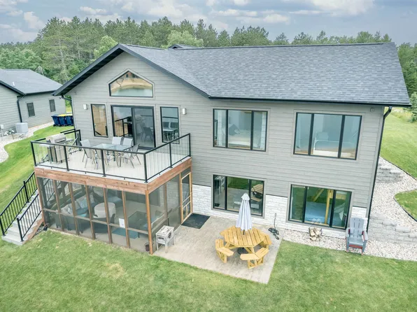 W5911 Beach Cottage Dr, New Lisbon, WI 53950