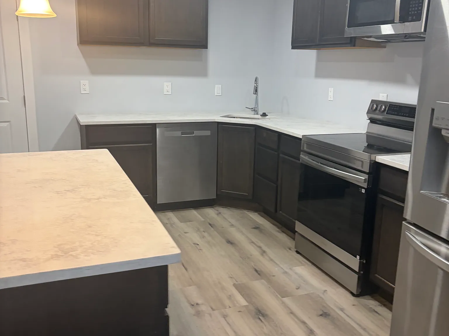 3 bed, 1.5 bath, 1300 sqft, $2,100 — Photo 4