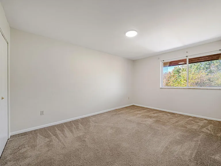 Brooklane Manor Apartments — Photo 76