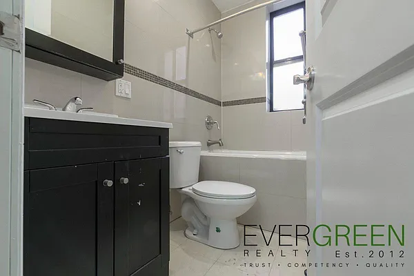 Rented by Evergreen Apartments BK | media 7