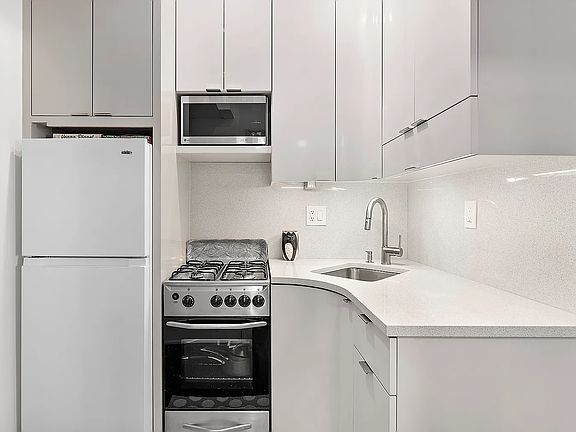 4th image of 225 Central Park West #1214