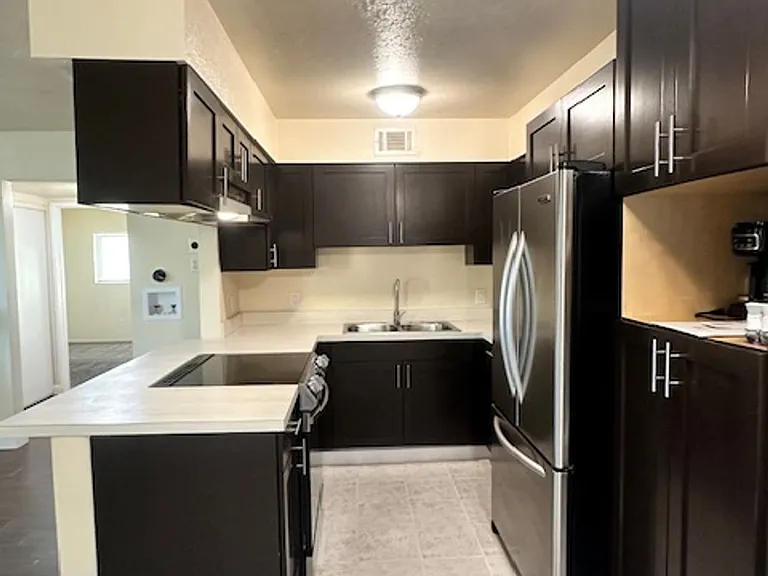 4920 Stanley Ave — Photo 4