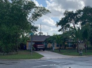 805 24th Pl SW, Vero Beach, FL 32962