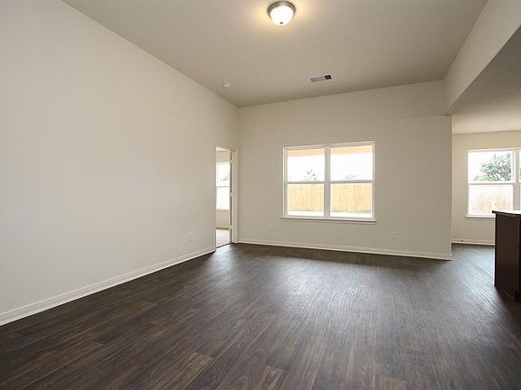 5th image of 2088 Saras Way