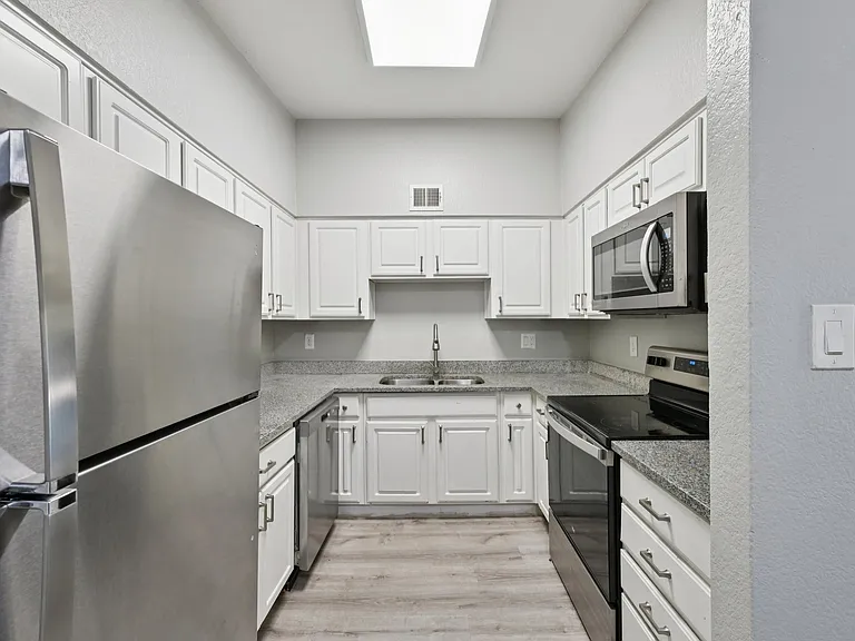 Cornell Apartments — Photo 13