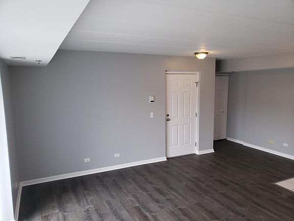 3rd image of 7325 Oakwood Ave APT 4F