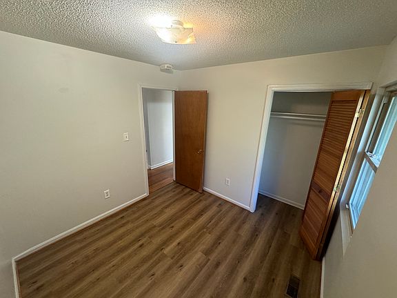 5th image of 1581 Farmington Rd