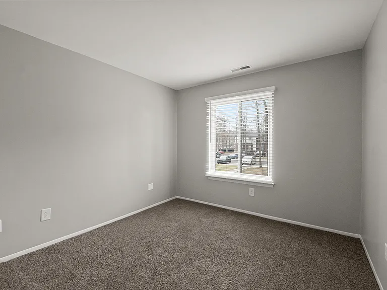Newport Woods Apartments — Photo 26