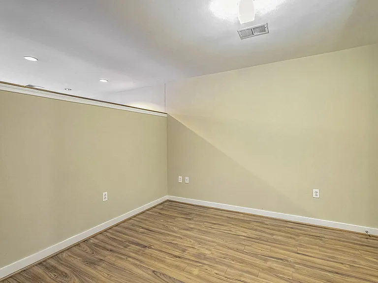 7th Flats — Photo 15