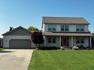 129 Clover Brook Dr, Owosso, MI 48867