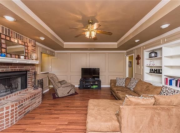 3rd image of 633 Valle Vista Ct