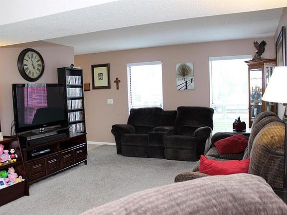 3rd image of 2992 Bismark Dr