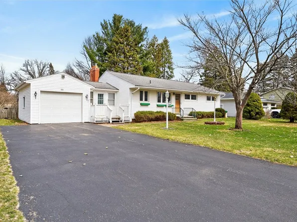 168 Willowen Dr, Rochester, NY 14609