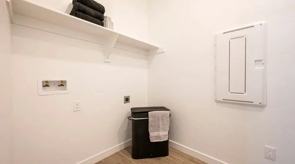 6 bed, 2617 sqft, $3,500 — Photo 2