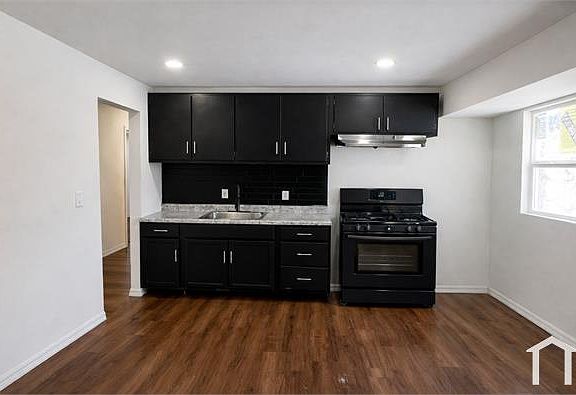 2nd image of 10635 Dunkeld Cir