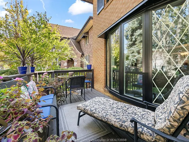 721 Devonshire Rd — Photo 3