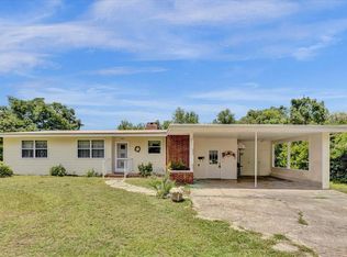 208 Lakeview Ave, Crescent City, FL 32112