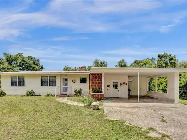 208 Lakeview Ave, Crescent City, FL 32112
