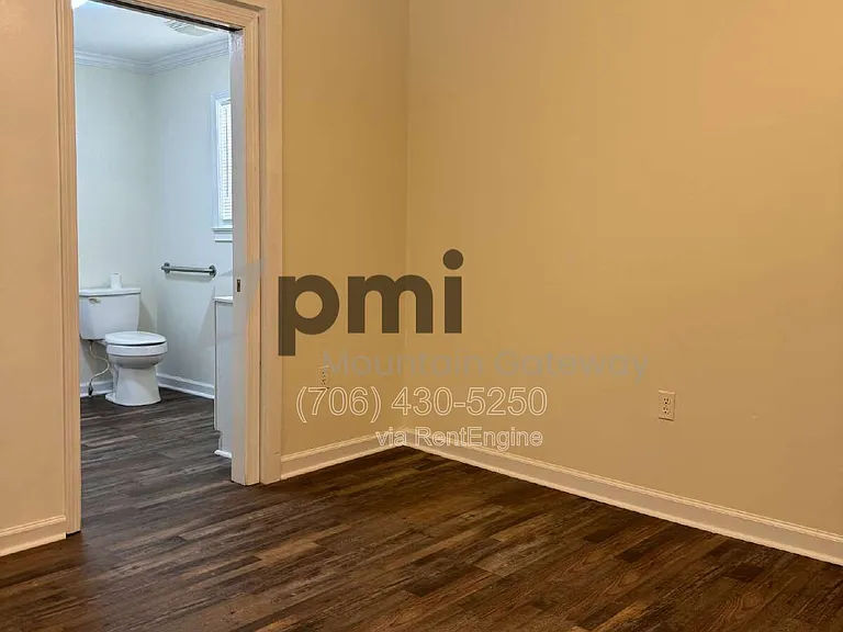 319 Oak Ave #B — Photo 5