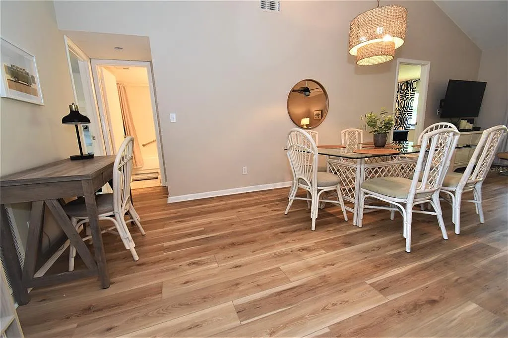 2 bed, 2.0 bath, 1112 sqft, $2,000 — Photo 4