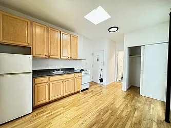 Rented by KNOCKKNOCK LLC