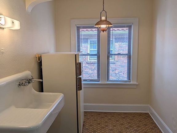 2nd image of 2306 Melrose St #2N