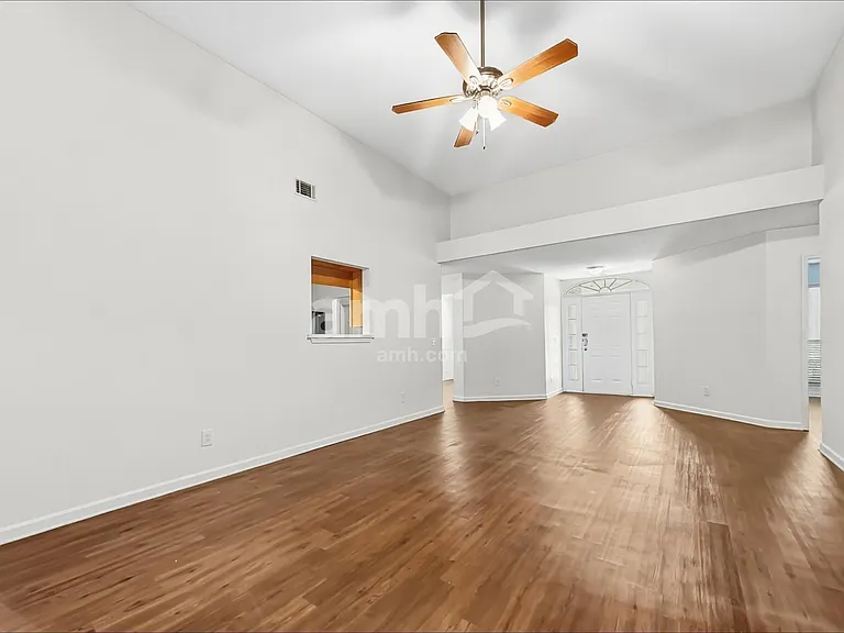 62 Golden Gate Dr — Photo 7