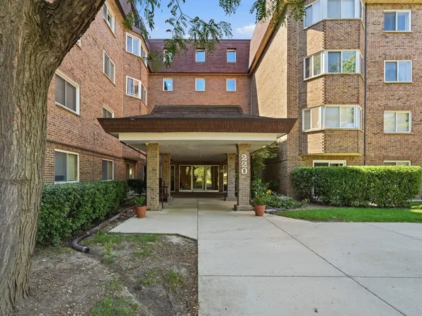 220 S Roselle Rd APT 321, Schaumburg, IL 60193