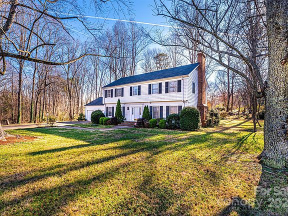 3rd image of 1614 Knolls Dr