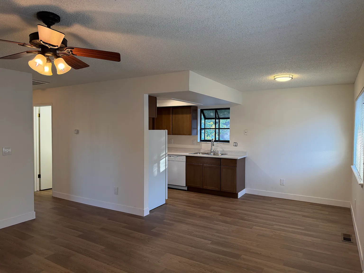 2 bed, 858 sqft, $1,775 — Photo 3