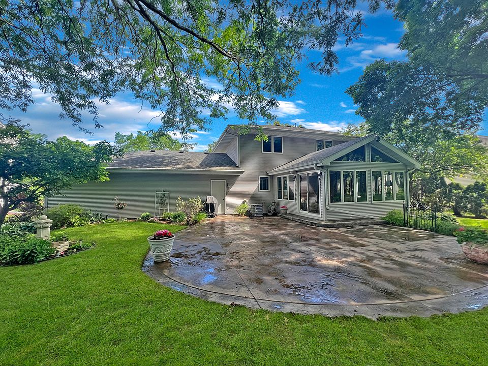 2207 Countryside Ln, Freeport, IL 61032 Zillow
