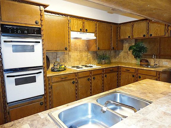 4th image of 2413 Maxwell Ln