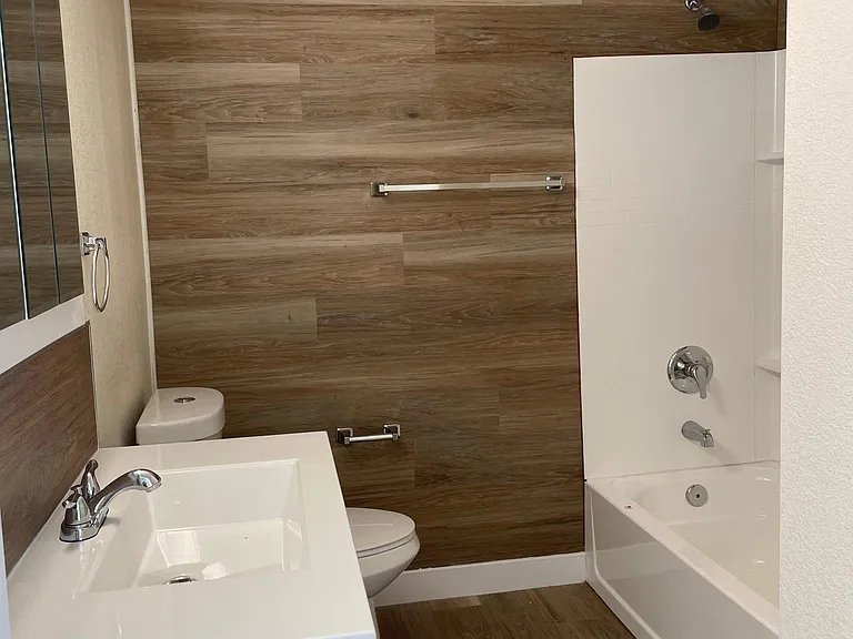 Spacious Bathroom