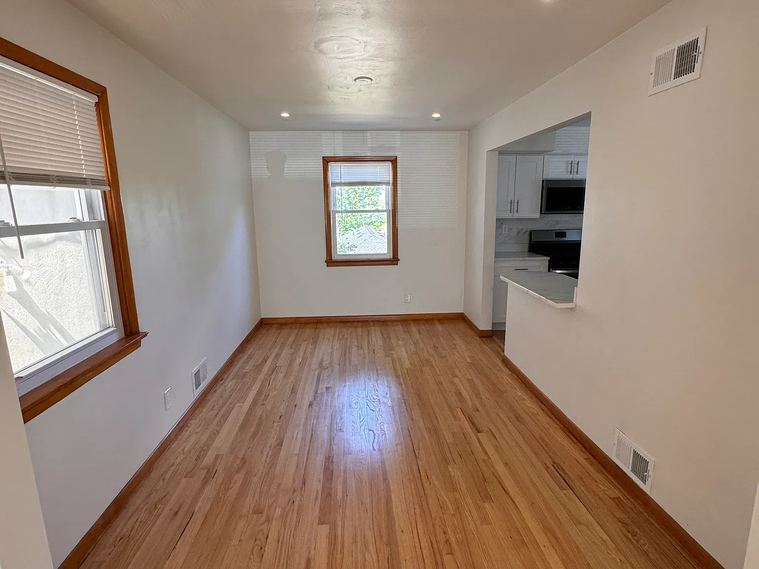 3 bed, 1.5 bath, 1600 sqft, $4,150 — Photo 4