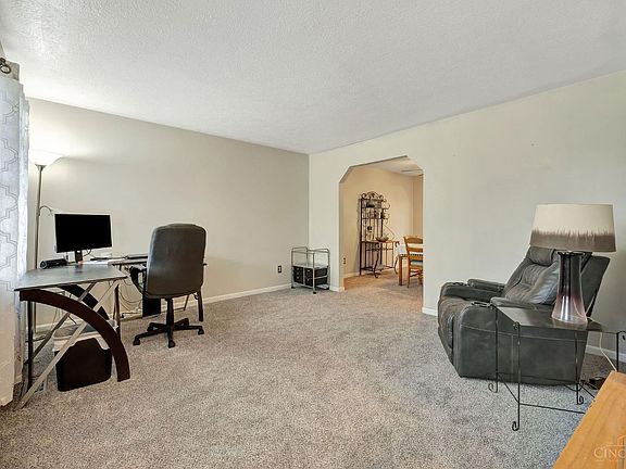 5th image of 6121 Summerville Ln