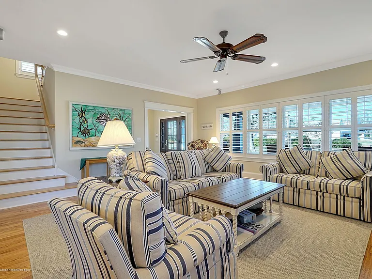 330 Villa Park Way — Photo 10