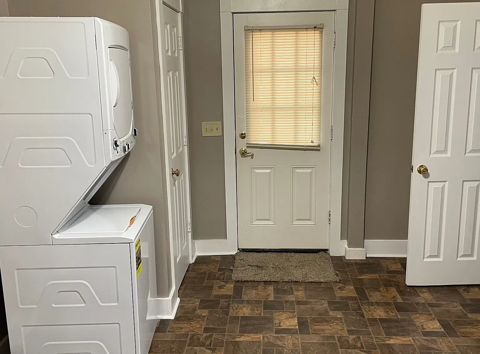 608-610 Sarah Street - 1st Floor — Photo 2