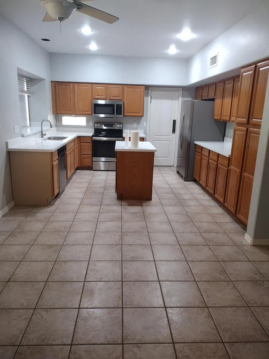 Building Photo - 5825 W Wethersfield Dr