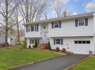 26 Heritage Dr, Green Brook, NJ