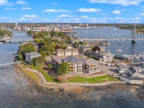 4th image of 35 Badgers Island West #302