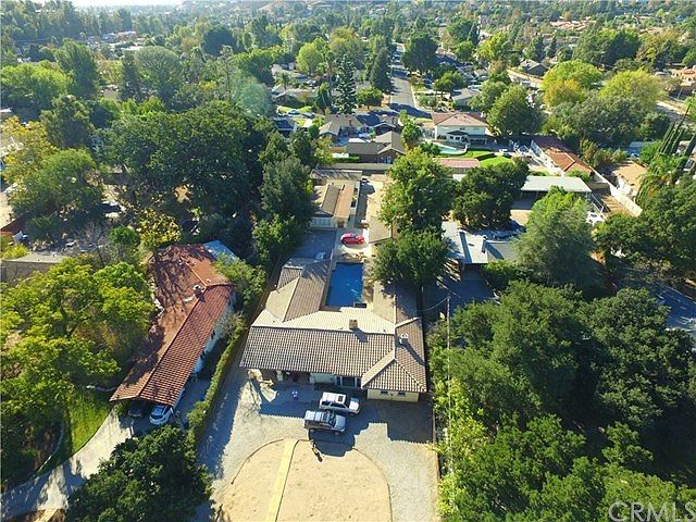 aerial shot, starting from the back left:  Additional garage in top left corner.  2 unit just below the garage.  3 car gargage on the left side of the lot.  left of the pool is the 1 bedroom (located at the very top of the front house left side).  Front h