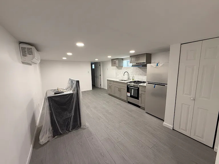 241 Highlawn Ave #1B — Photo 1