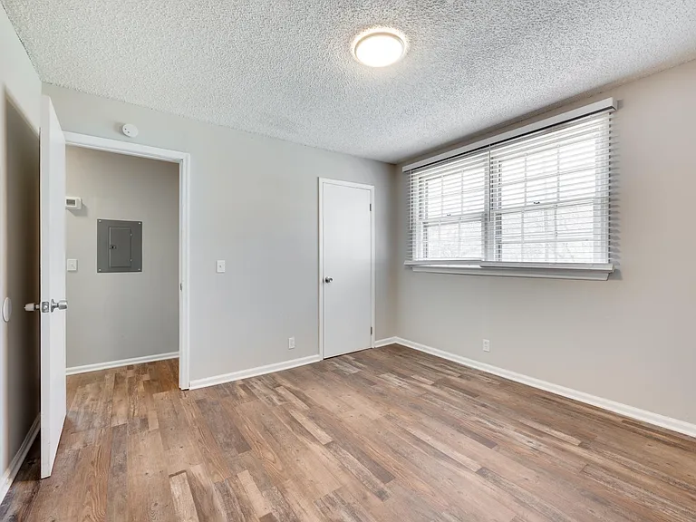 537B Raleigh Dr — Photo 6
