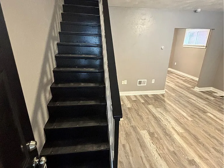 327 Mathews Ave — Photo 3