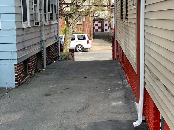 Drive way ( 3 car length)- side entrance
