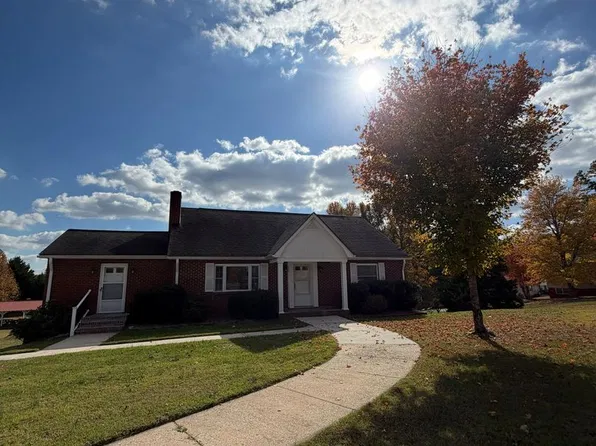 1411 Lexington Ave, Thomasville, NC 27360