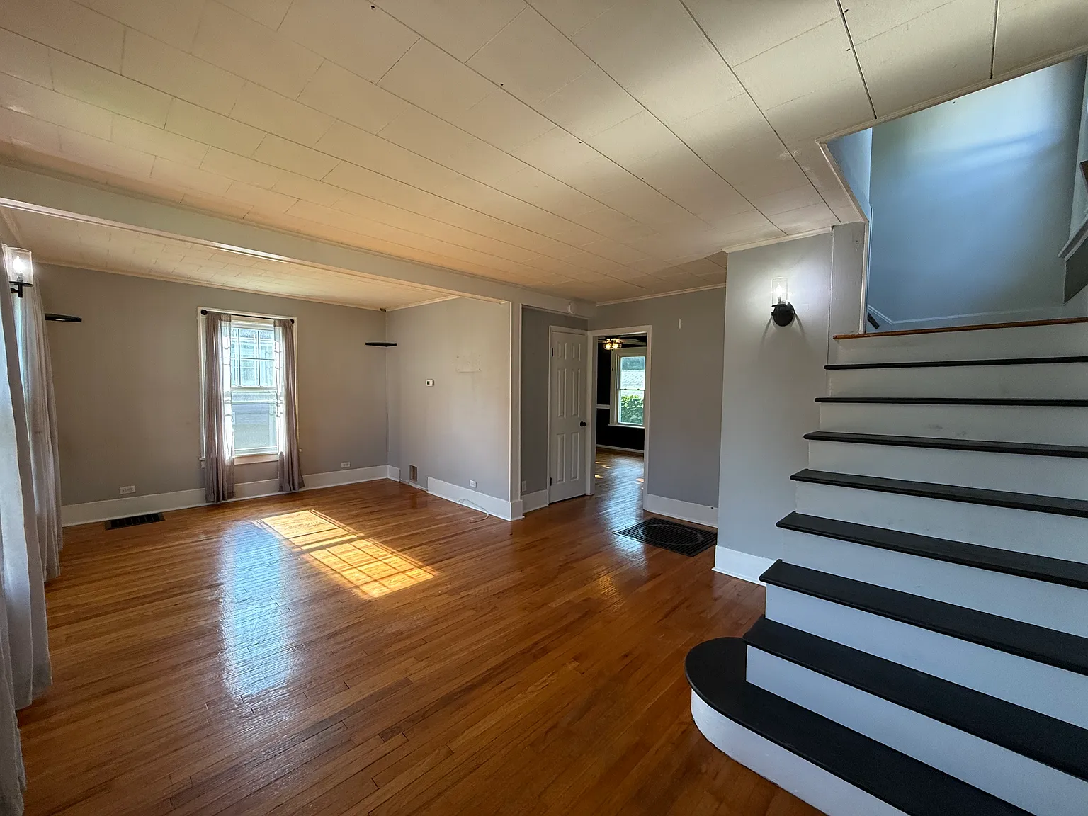 3 bed, 1200 sqft, $3,000 — Photo 2