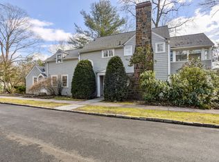 14 Briar Ln, Hamden, CT 06517